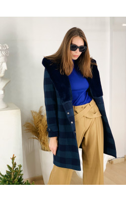 Пальто в клетку с капюшоном