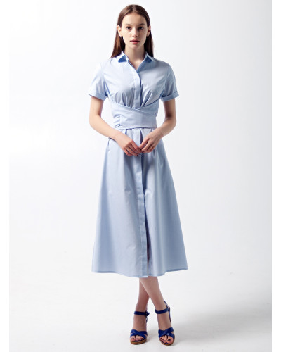 Платье с коротким рукавом и завязкой на талии