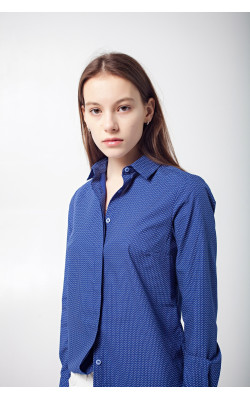 Рубашка синего цвета с принтом