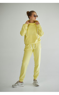 Костюм жовтого кольору