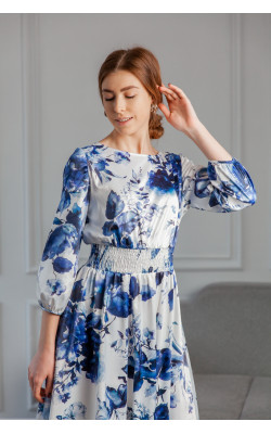 Белое атласное платье с цветами 77-404-779