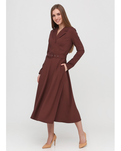 Шоколадне плаття міді на поясі